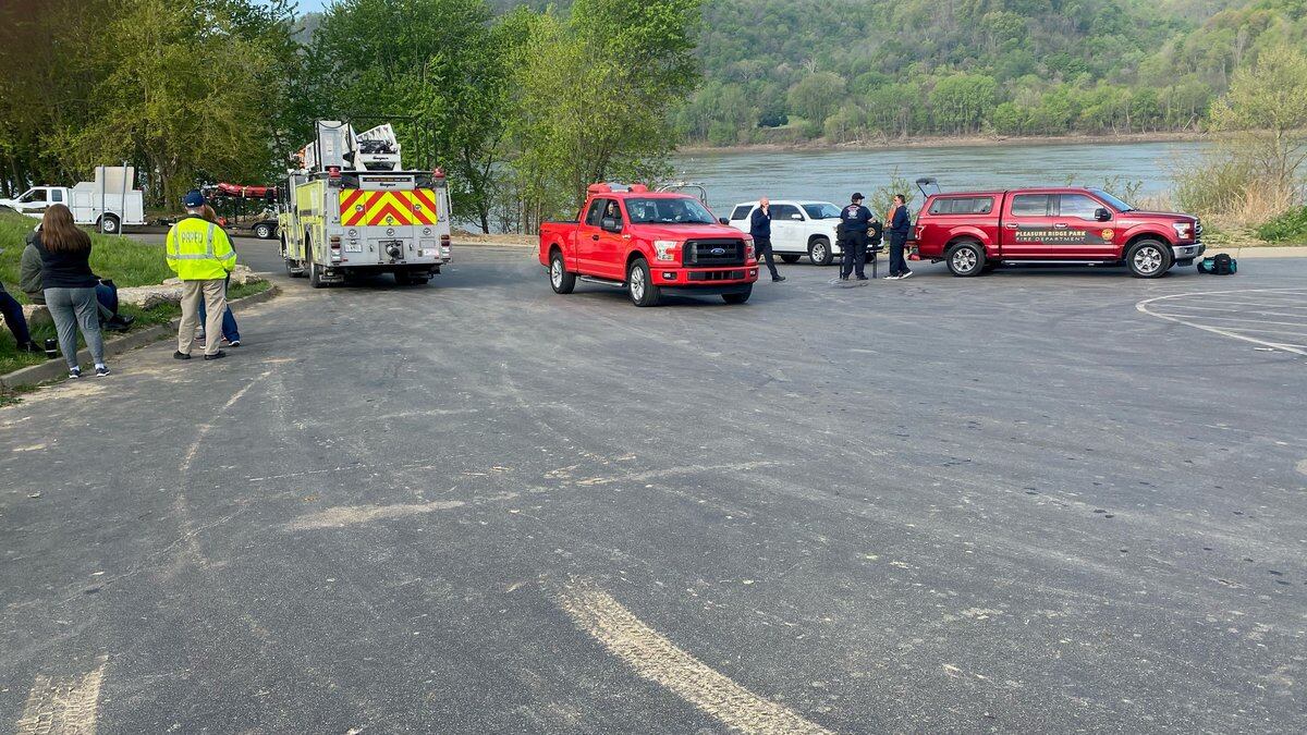 One dead, two still missing after boats crash on Ohio River near