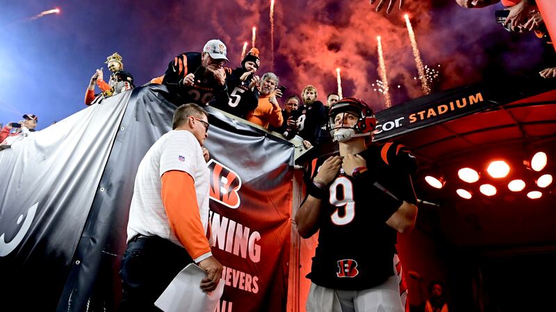 Cincinnati Bengals quarterback Joe Burrow (9) prepares to take the field before an NFL...
