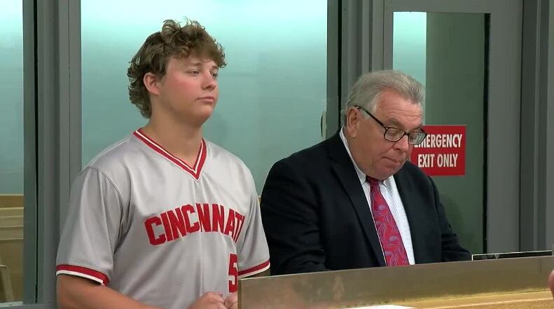 Johnny Bench sends 'autographed' tweet to Cincinnati officer - Vimarsana News
